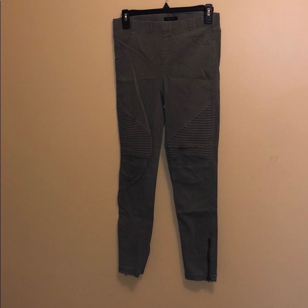 Army green jeggings with zip on ankle